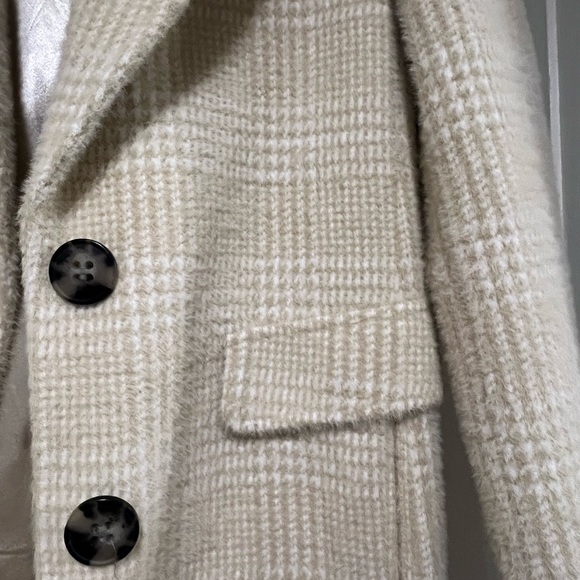 Women’s Coat - Picture 2 of 4